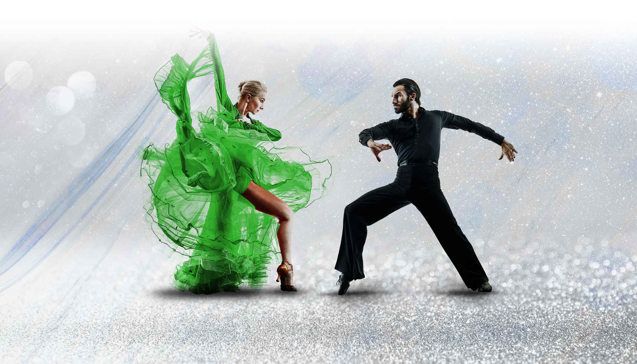 Eine Frau und ein Mann tanzen