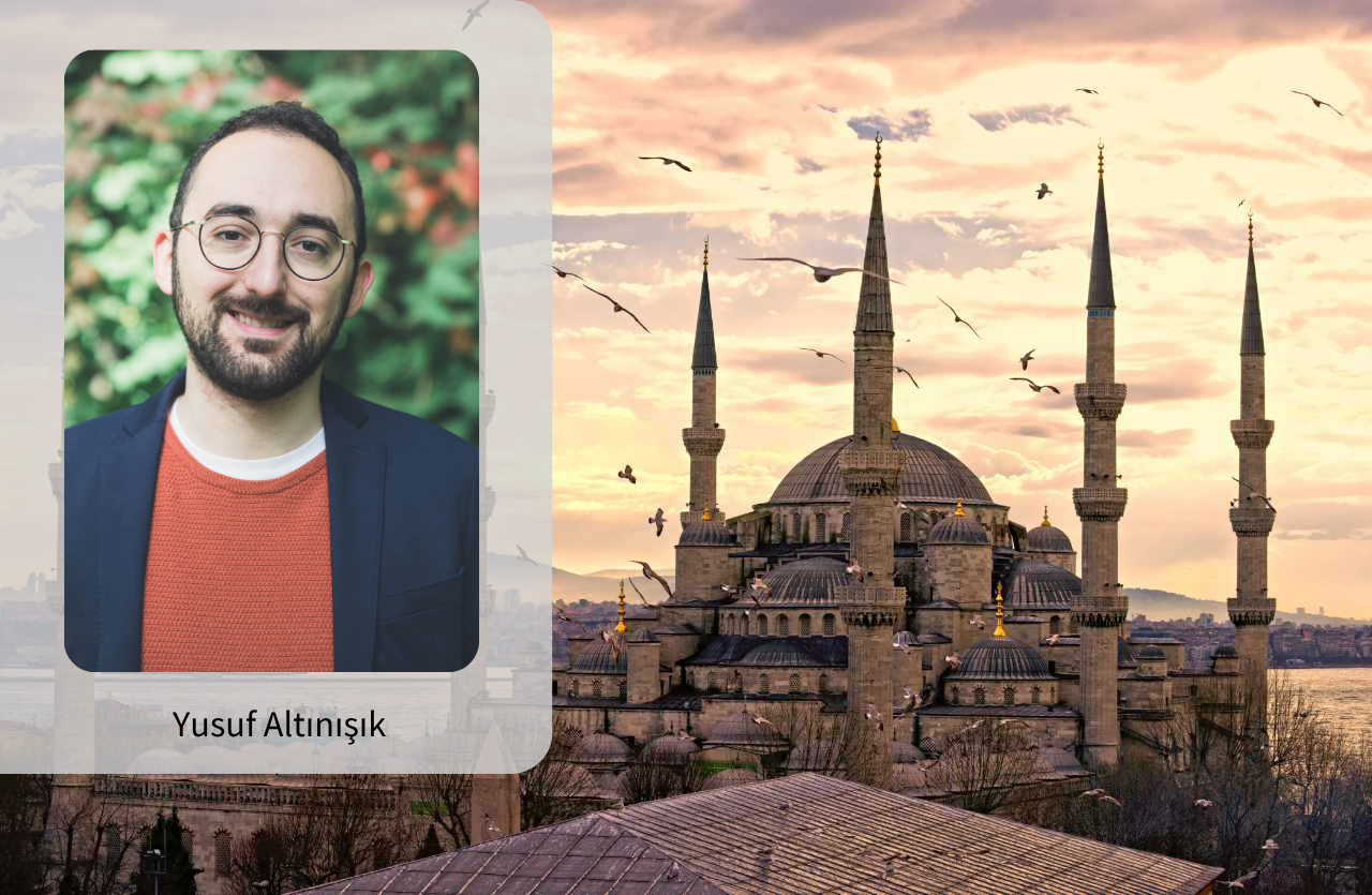 Yusuf Altınışık mit Istanbul im Hintergrund